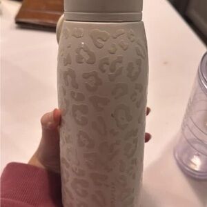 Elegant Cream Leopard Print Water Bottle